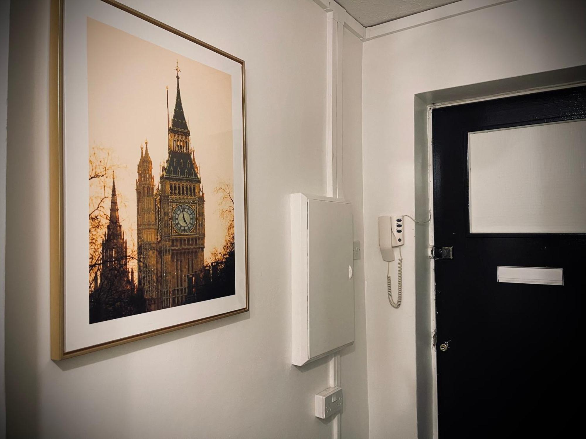 Ferienwohnung R1 Superking Sized Bed & 65" Tv On The Wall In Clapham London Exterior foto